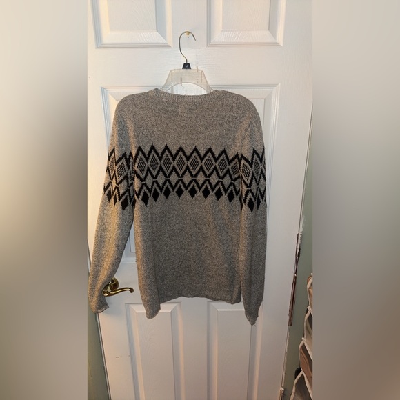 Old Navy Sweater - Picture 3 of 5
